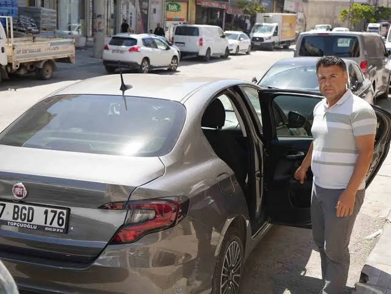 Sıfır aldığı otomobilin boyalı ve hasarlı olduğunu iddia etti
