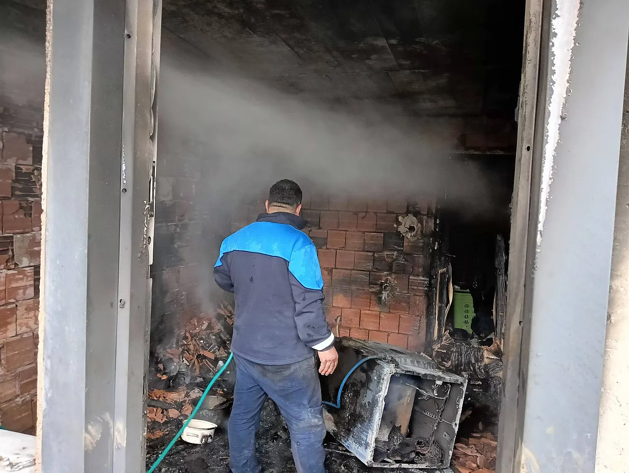 Salıpazarı'nda korkutan yangın: mahalleli seferber oldu