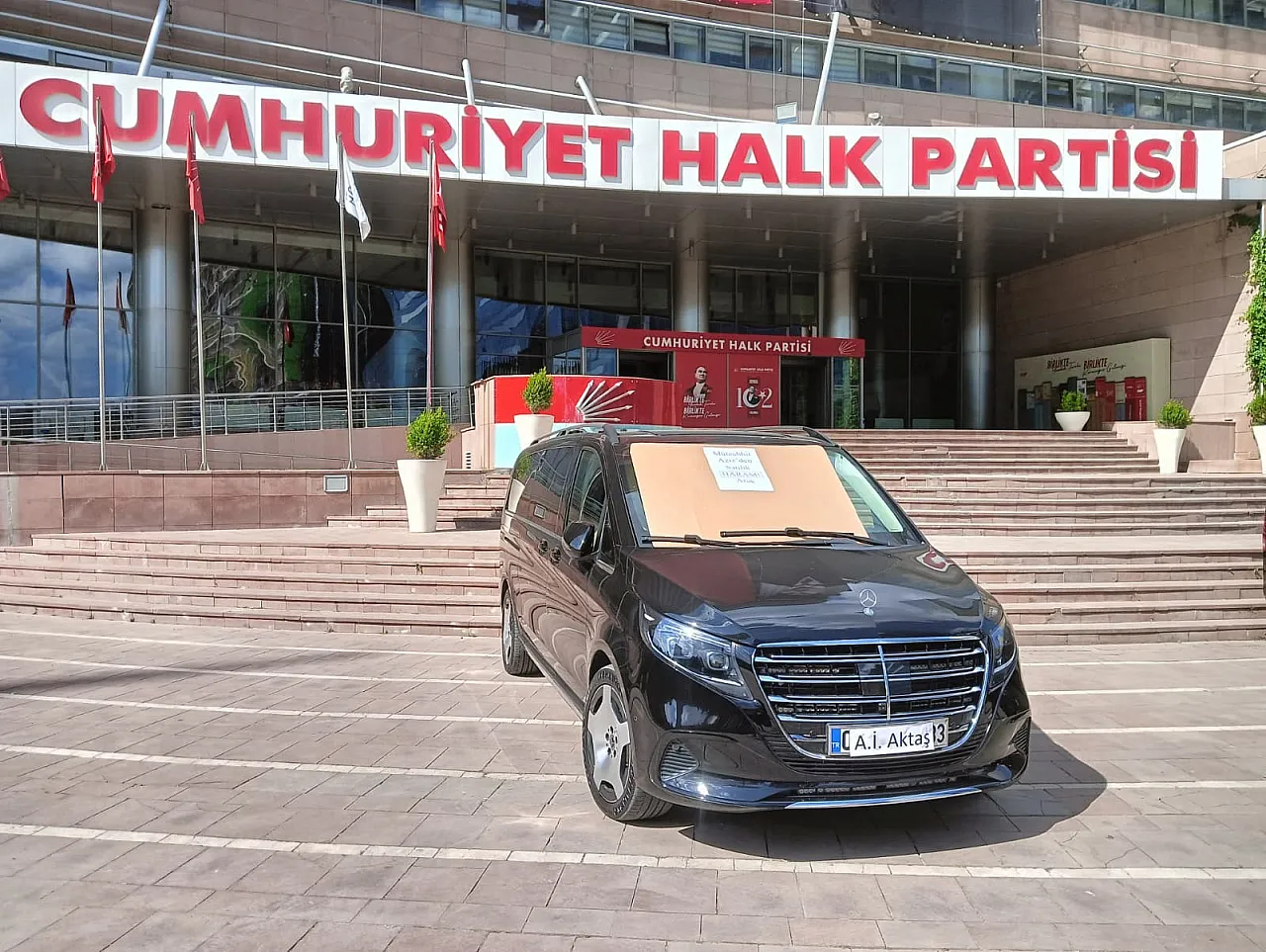 CHP'de 2 araç haram ibaresiyle satışa çıkarıldı