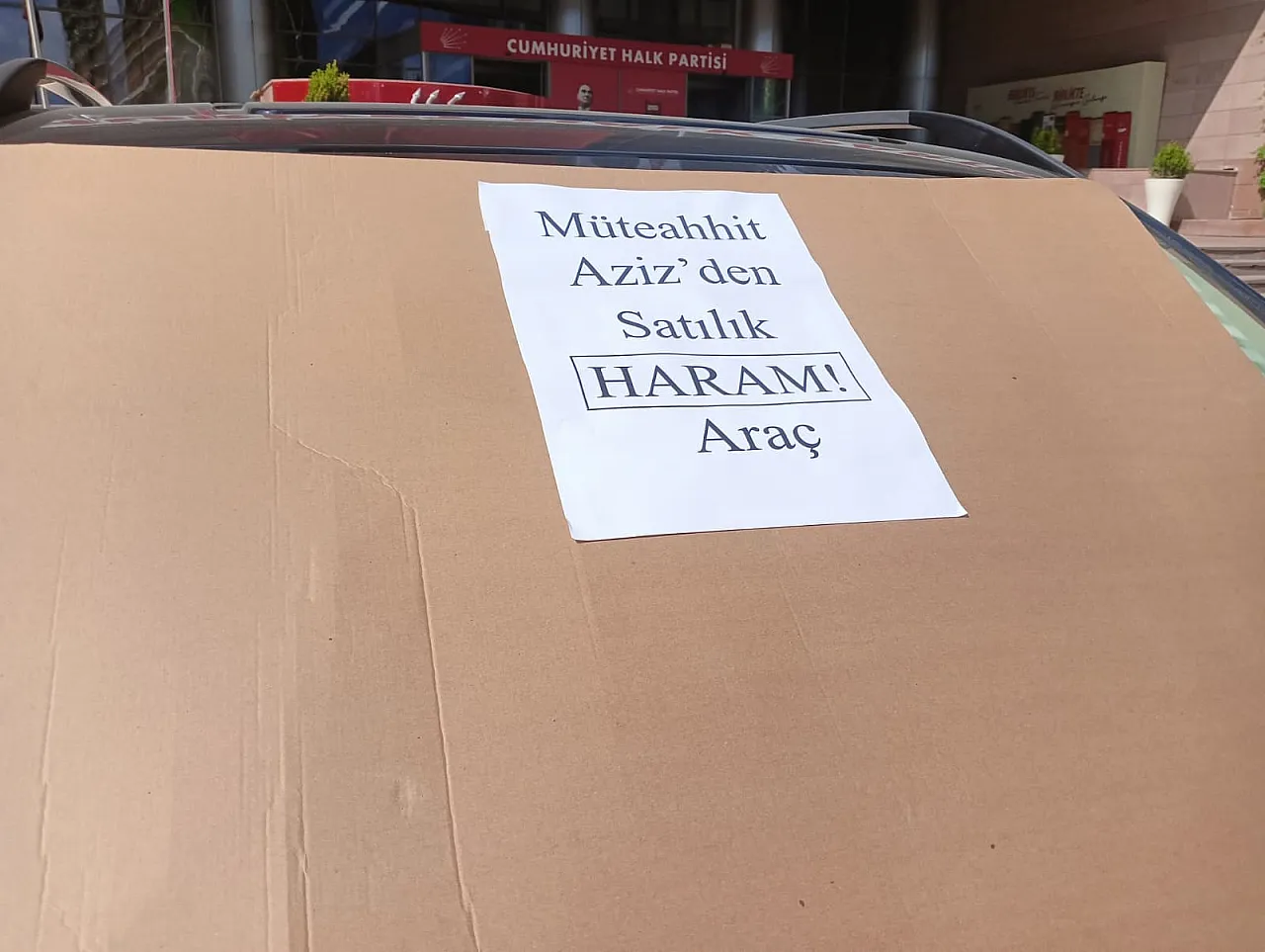 CHP'de 2 araç haram ibaresiyle satışa çıkarıldı