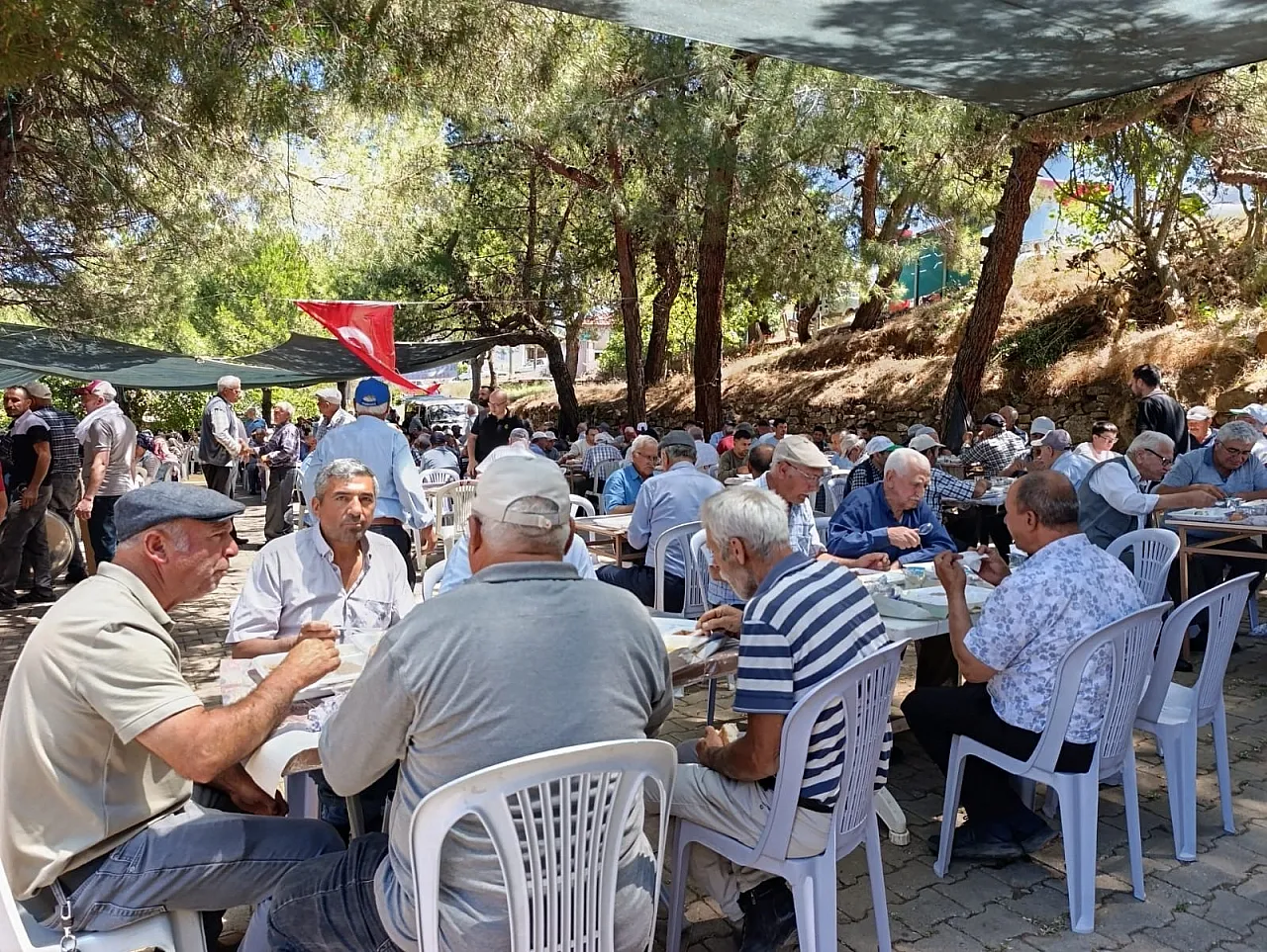 Asırlık gelenek 2 bin kişiyi aynı sofrada buluşturdu