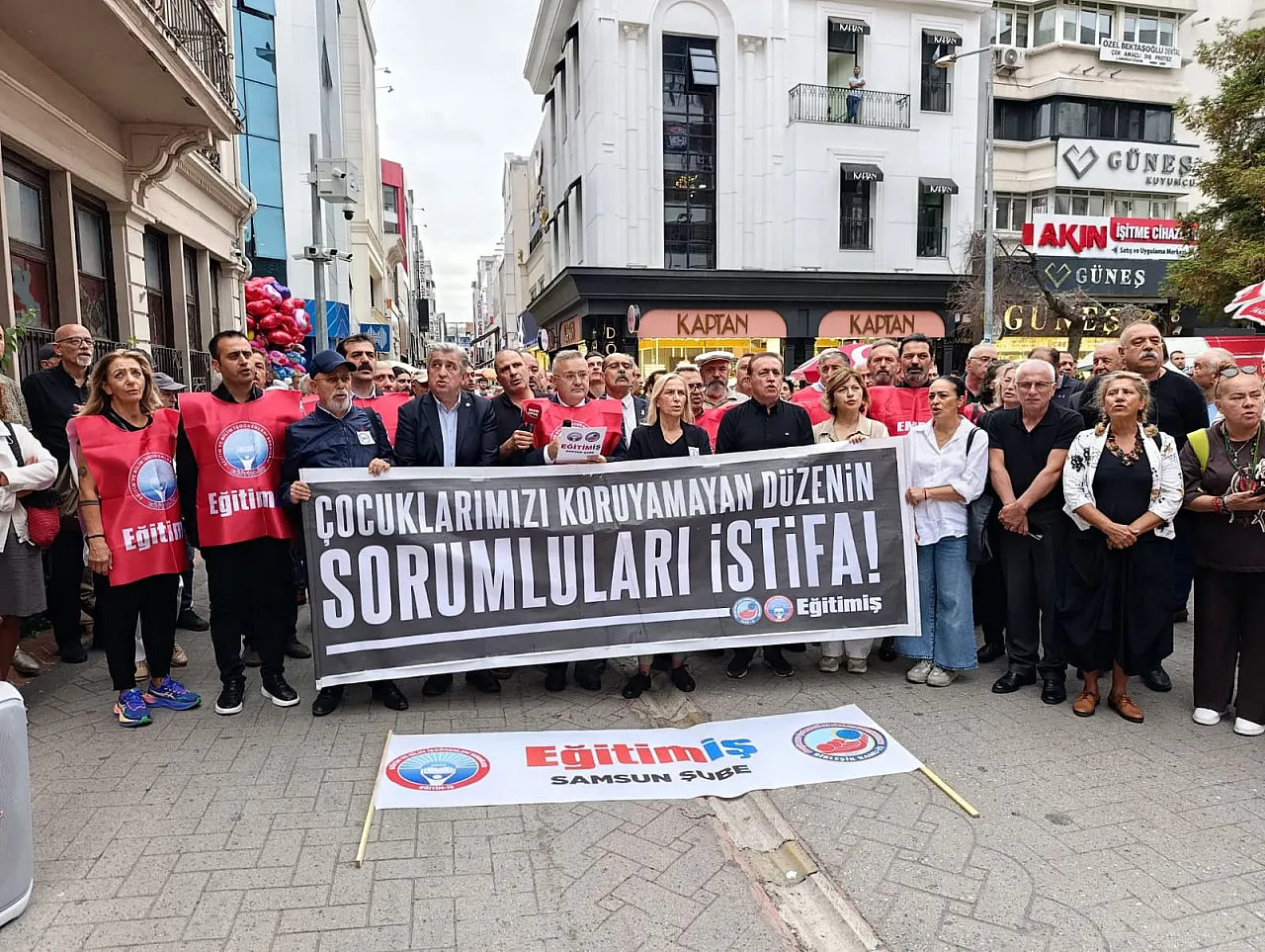 Onur Gündüz, 'Yetkililer istifa etsin'