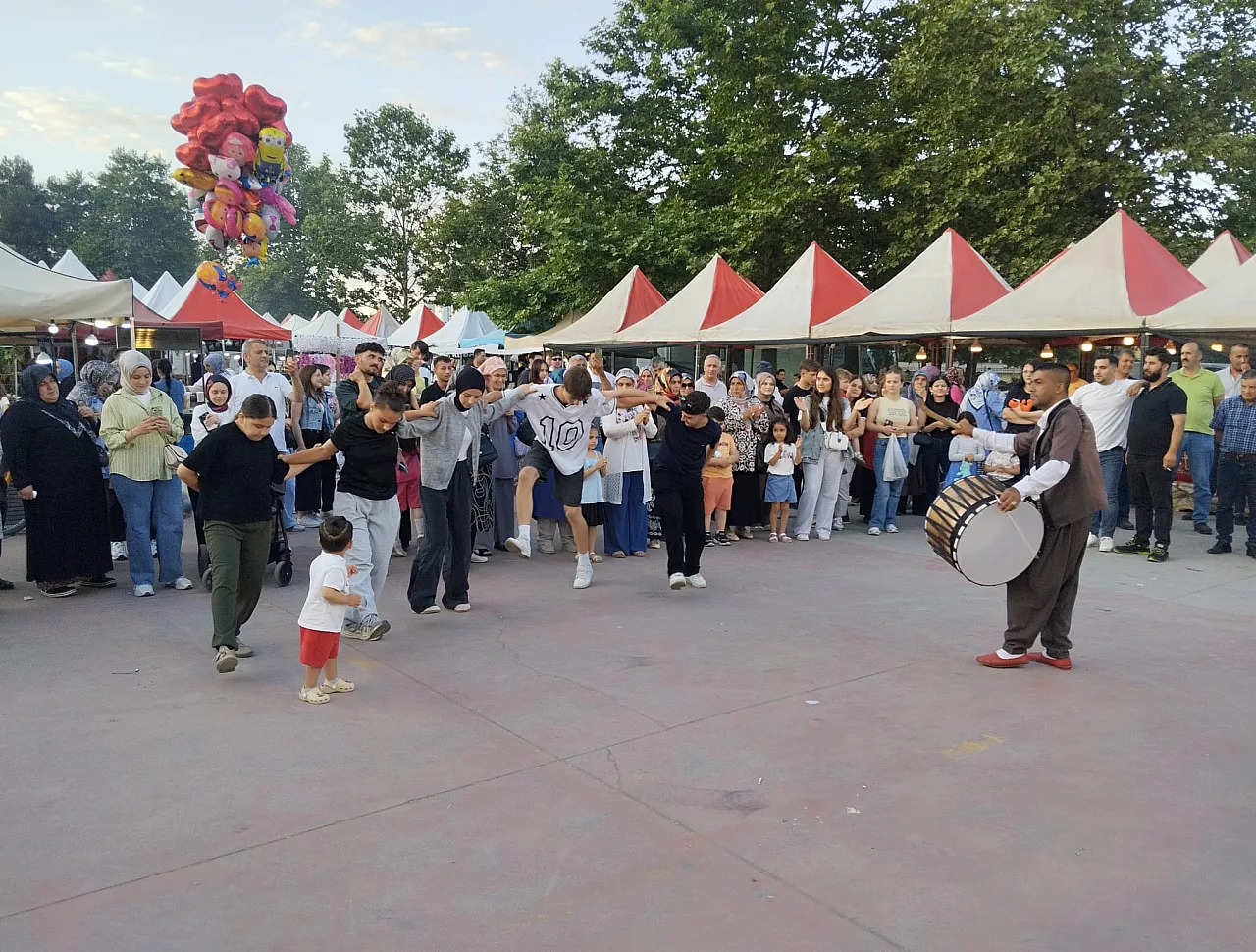 Çarşamba'da sıra gecesi coşkusu