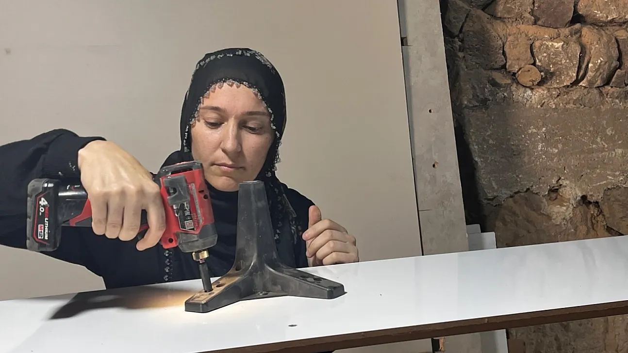 Eşine destek olmak için başladı, mobilya ustası oldu