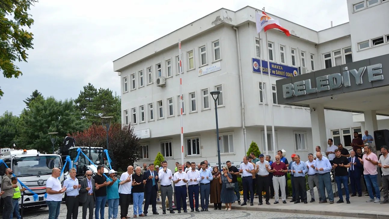 Havza'da hibe edilen yeni belediye araçları dualarla hizmete girdi