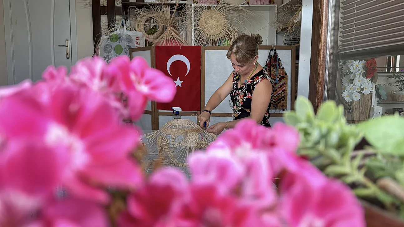 Hayalini kurduğu atölyede kadınlara ilham oluyor