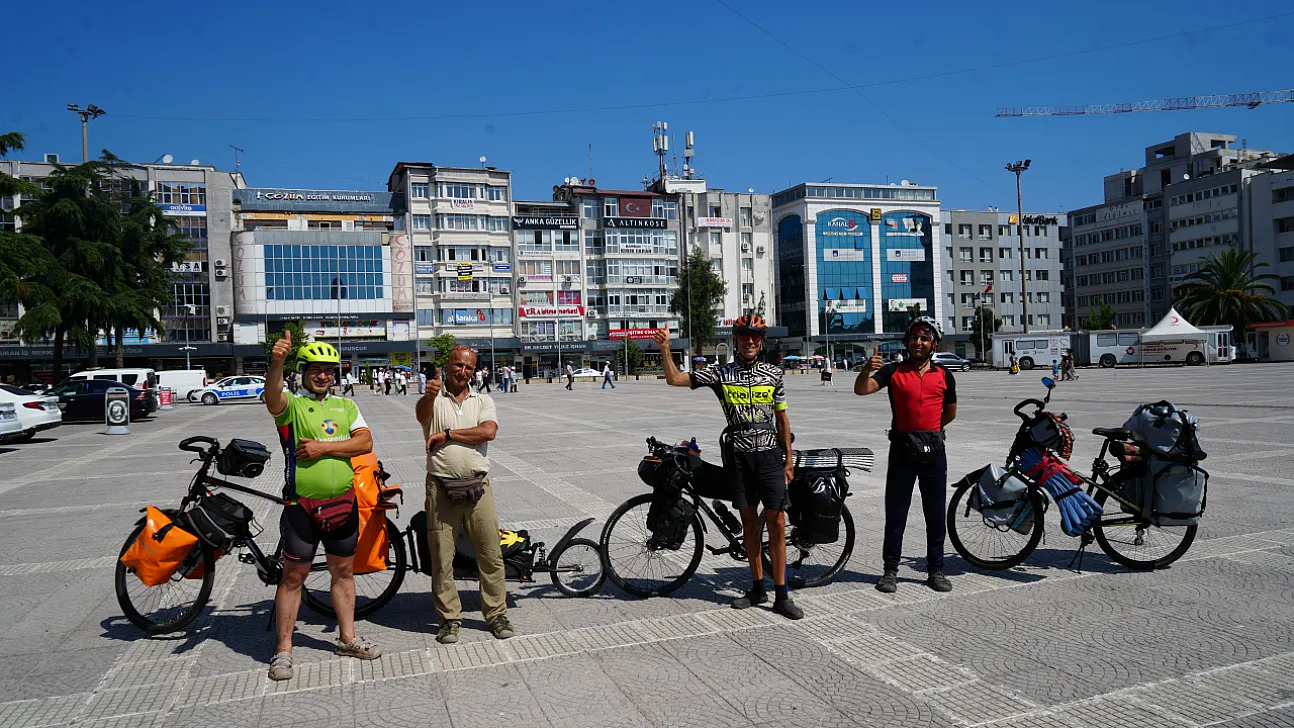 Karadeniz'i bisikletle keşfettiler