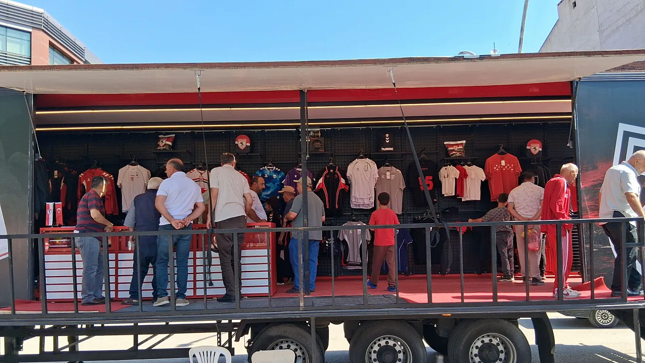 Samsunspor Store Tırı Havza'da taraftarlarla buluştu