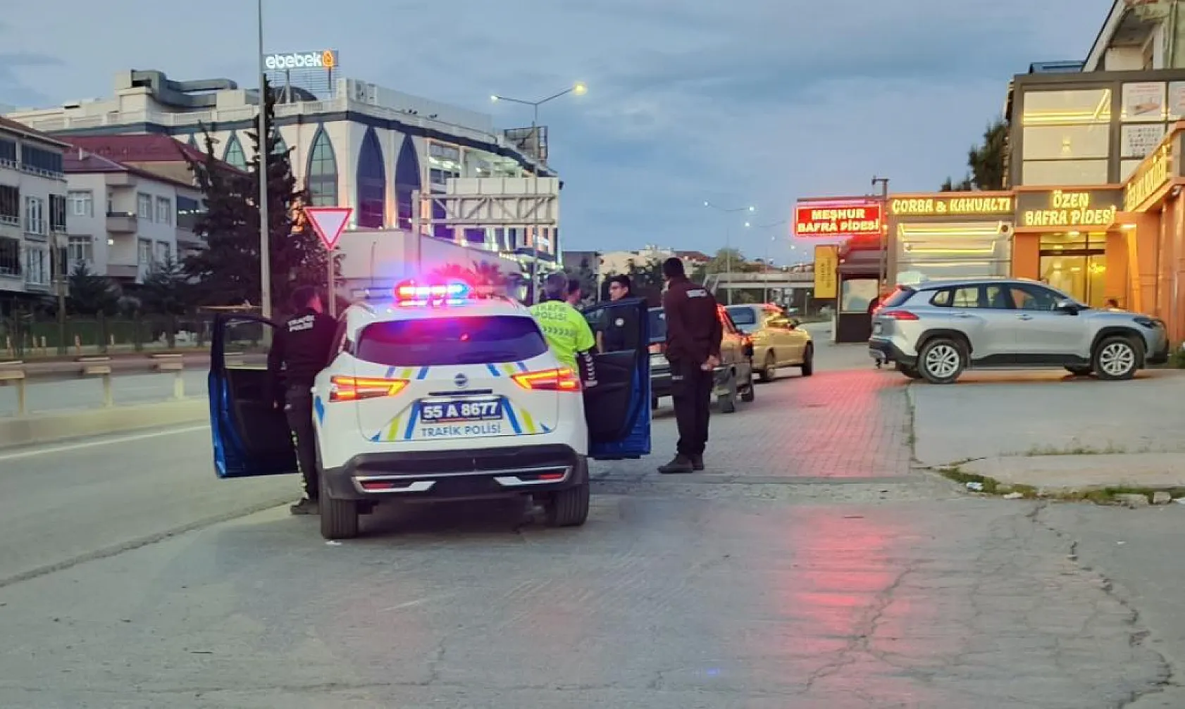 Dönüş Yapan Otomobile Motosiklet Çarptı: 1 Kişi Hastaneye Kaldırıldı