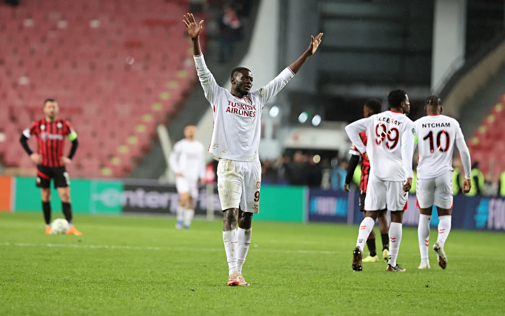 Samsunspor'u Avrupa'da Mouandilmadji sırtladı
