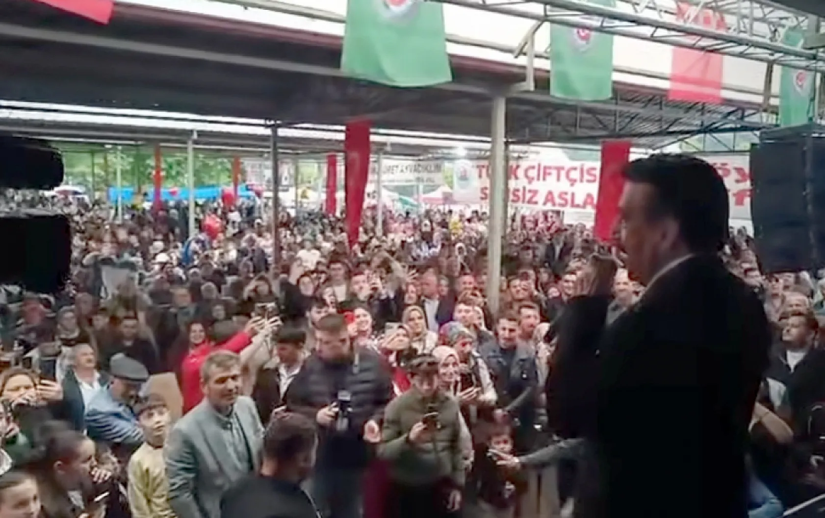 Ayvacık Bahar Şenliği'nde Hakkı Bulut Rüzgârı