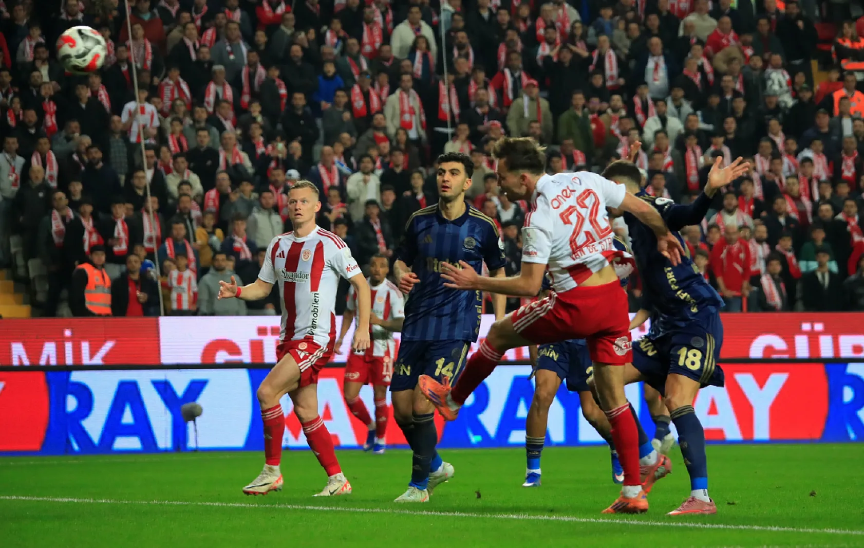 Fenerbahçe zirve yarışından kopuyor! Antalyaspor : 2 - Fenerbahçe : 2