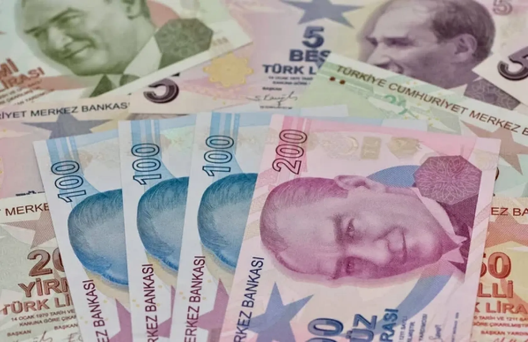 Emeklilikte 1 Gün Farkla 17 Yıl Bekleyenlere Müjde mi? 4 Milyon Kişi İçin Kademeli Emeklilik Masada!