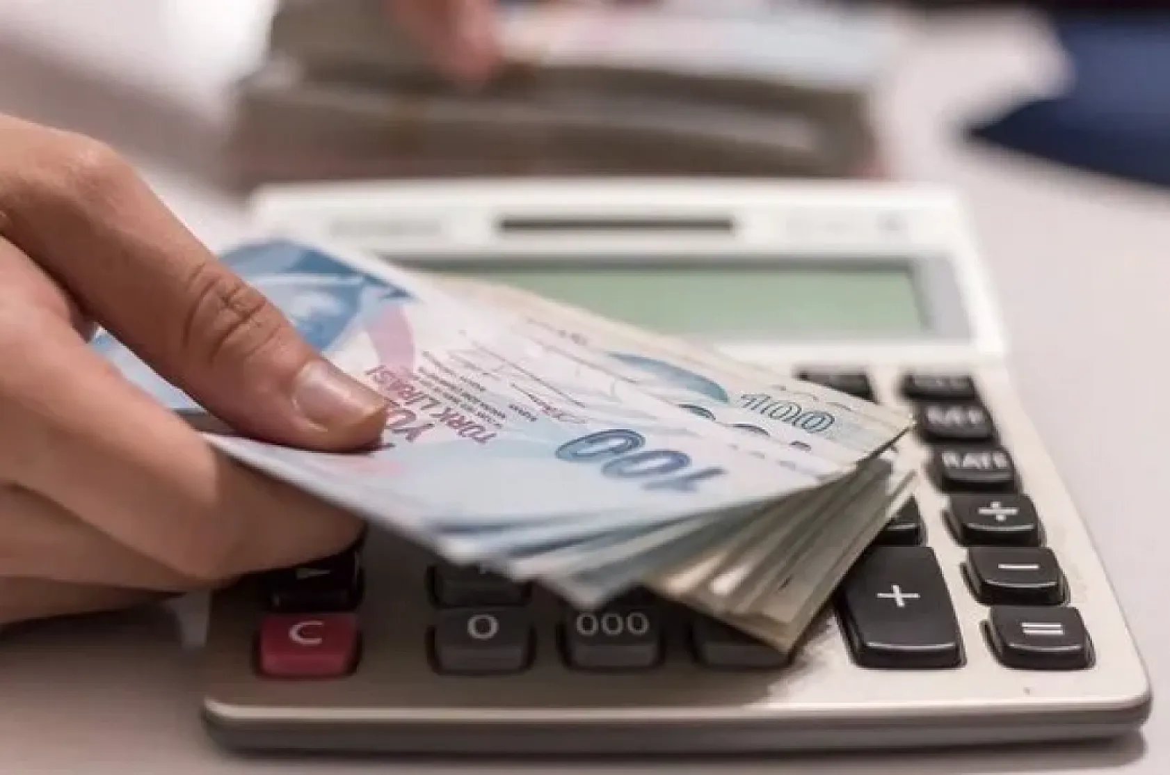 Emekli ve Memur Zammı Netleşiyor: 2026 Ocak'ında Alınacak Zam Oranları Belli Oldu