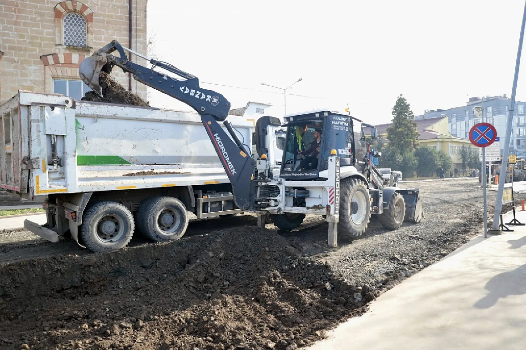 Başkan Hüseyin Dündar Üstyapı Çalışmalarını Yerinde İnceledi