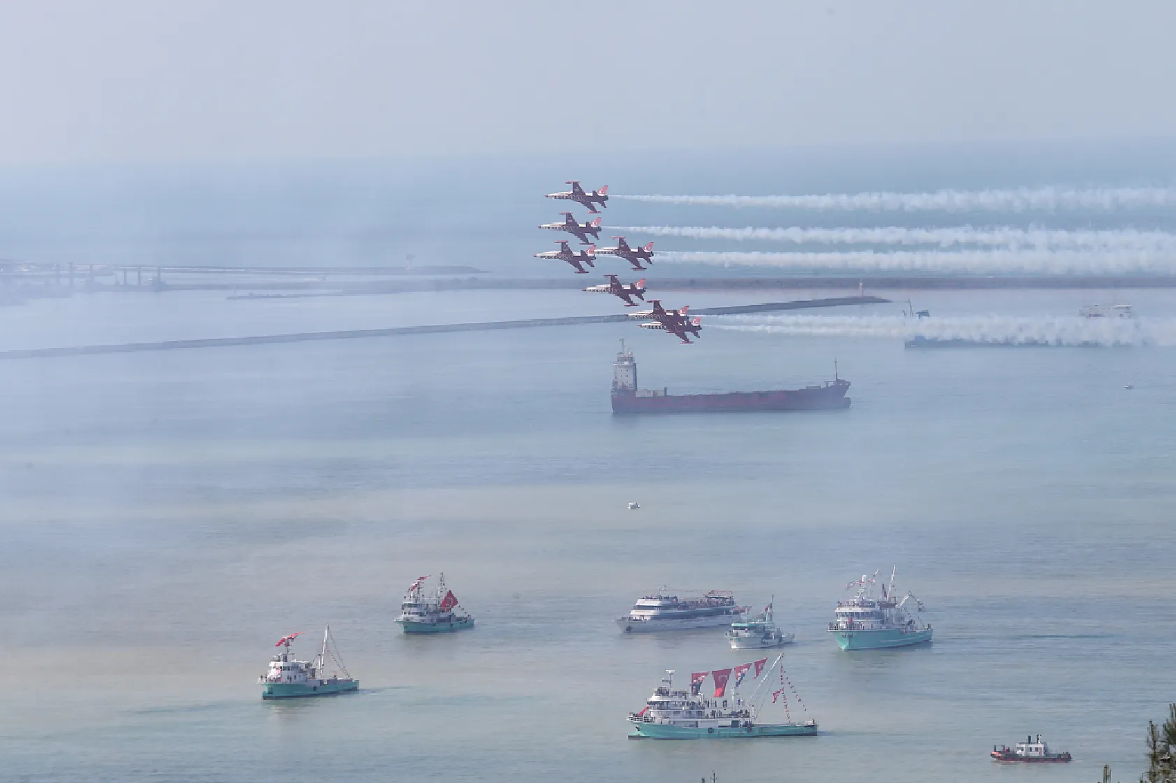 Samsun semalarında 19 Mayıs şöleni: Türk Yıldızları ve SOLOTÜRK nefes kesti