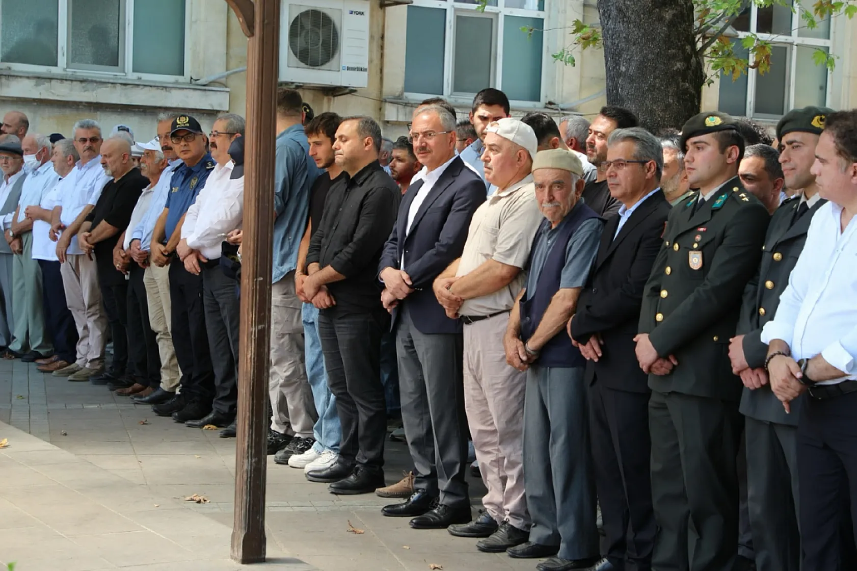 Kıbrıs gazisi Çiçek son yolculuğuna uğurlandı