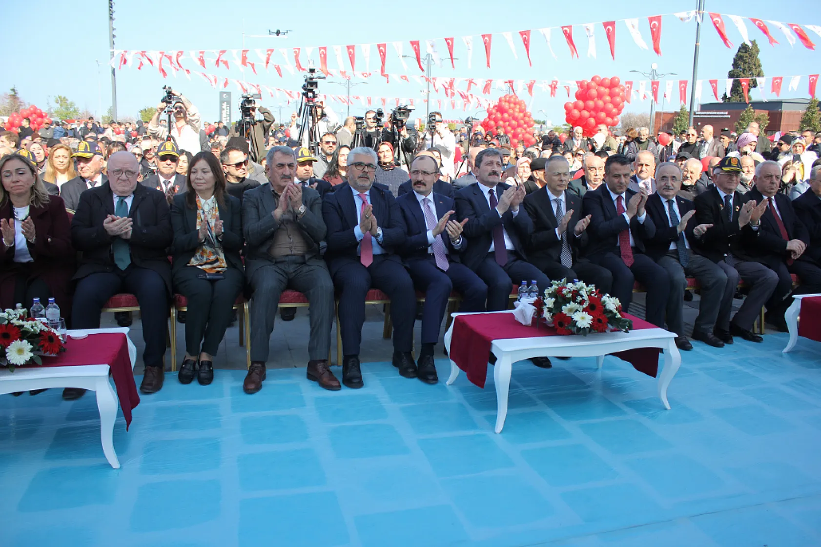 Büyük gün geldi İstiklal meydanı ve Astorya açıldı