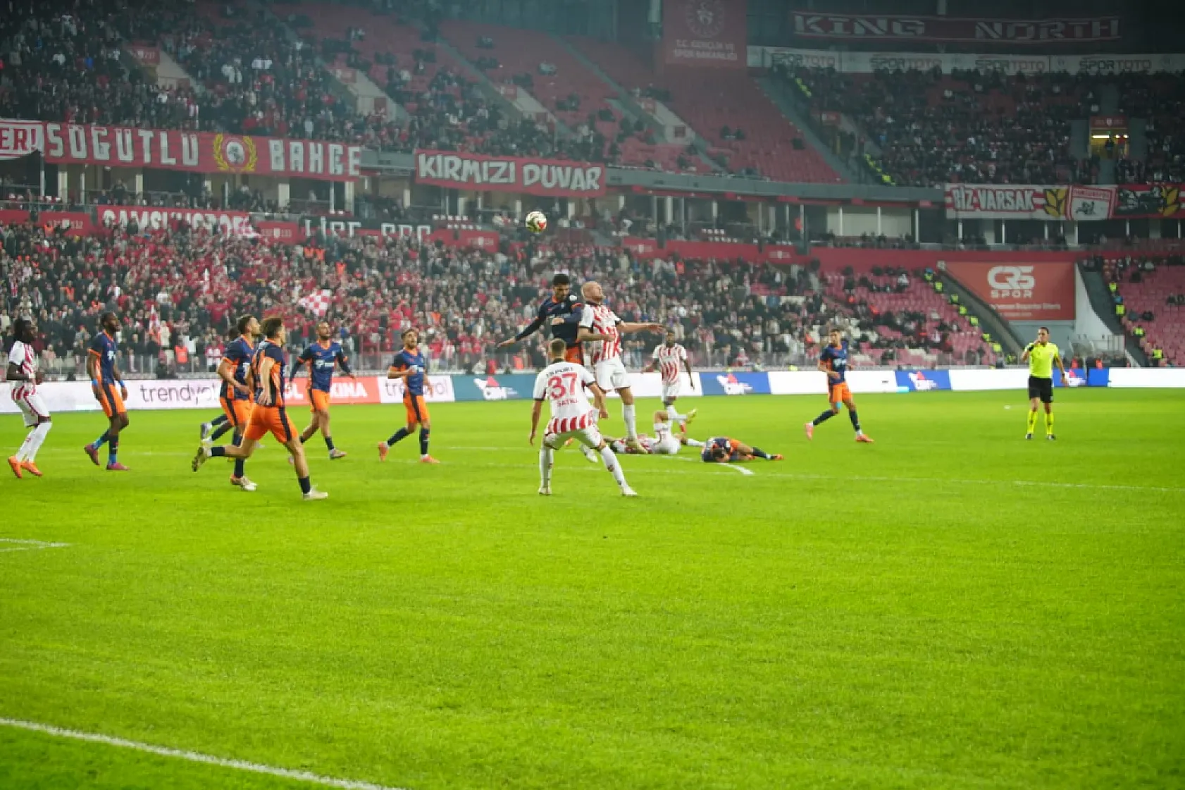 Samsunspor Evinde Başakşehir'e Boyun Eğdi: 0-2