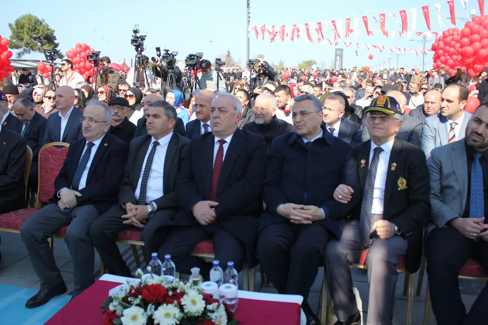 Büyük gün geldi İstiklal meydanı ve Astorya açıldı