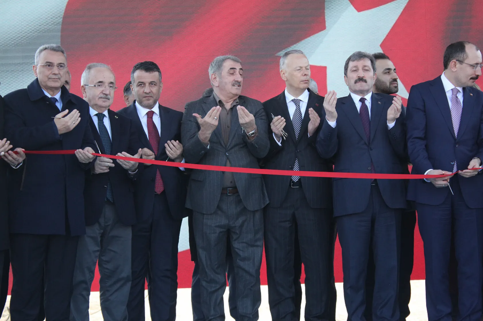 Büyük gün geldi İstiklal meydanı ve Astorya açıldı