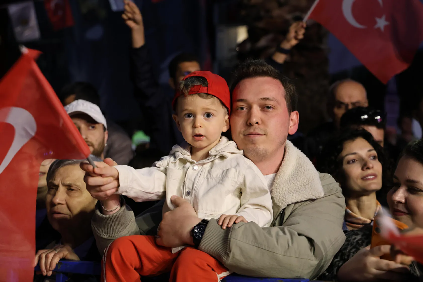 Atakum'da 19 Mayıs Coşkusu Sahile Taştı: Sokaklar Kırmızı-Beyaza Büründü!