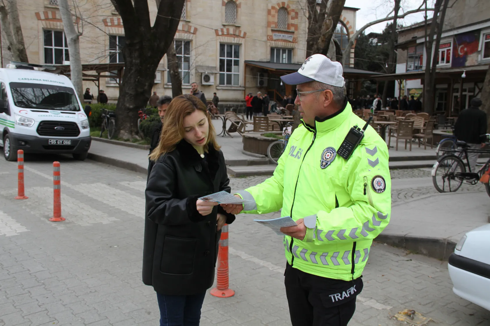 Çarşamba'da dolandırıcılara karşı broşür dağıtımı