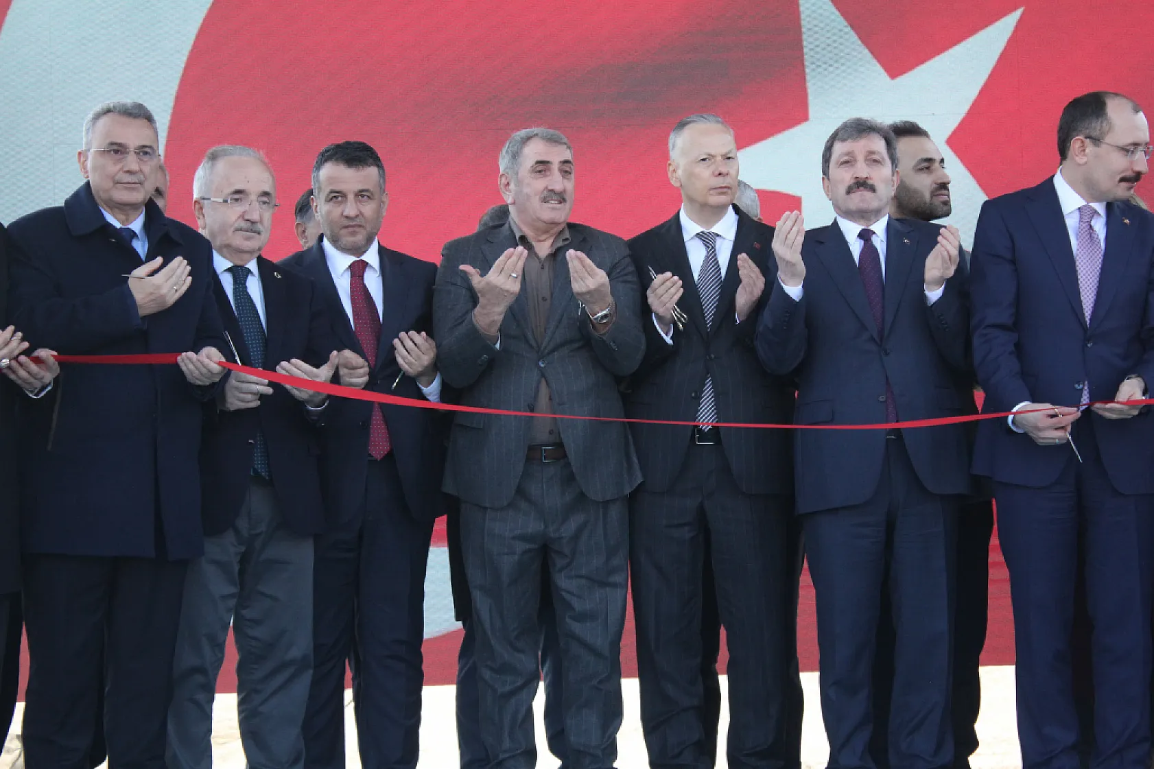Büyük gün geldi İstiklal meydanı ve Astorya açıldı