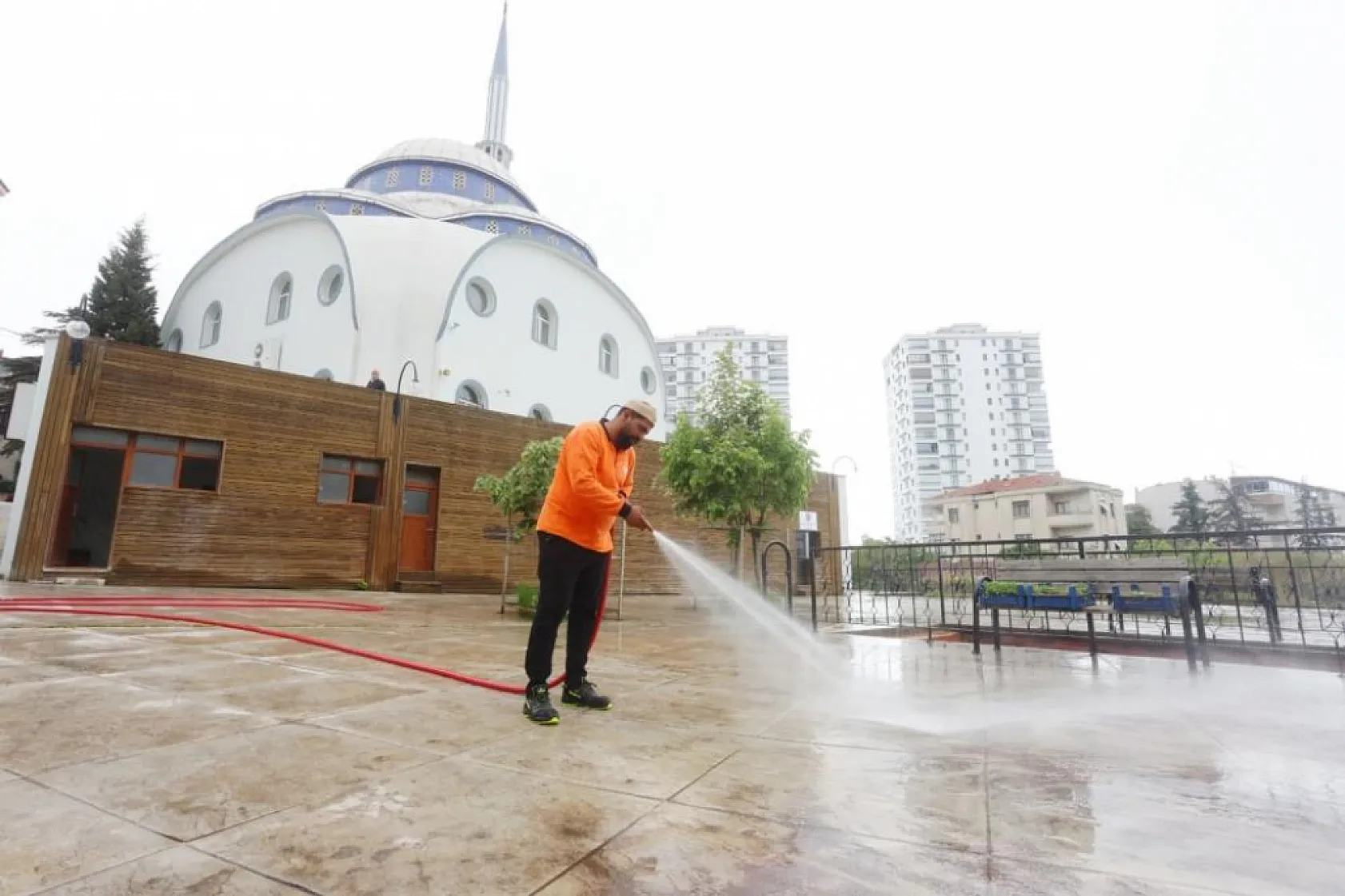 Canik Belediyesi Bayram İçin Sahada: Camiler Dip Köşe Temizlendi