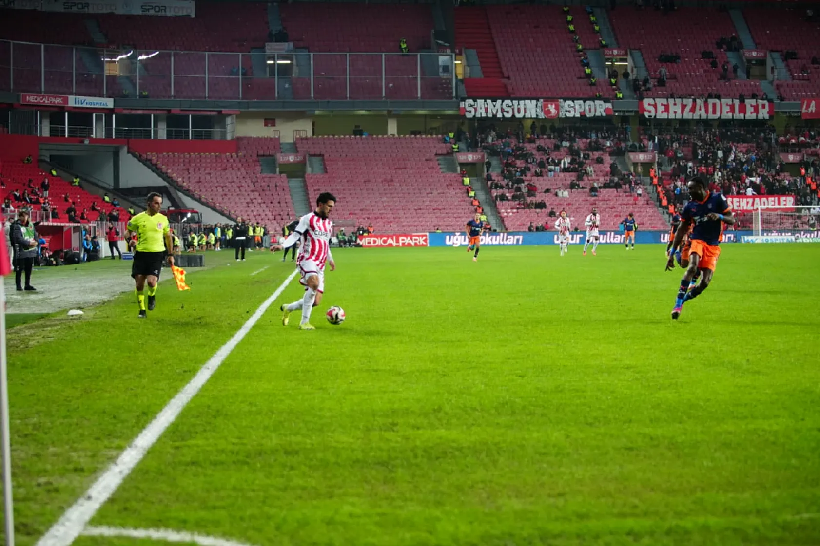 Samsunspor Evinde Başakşehir'e Boyun Eğdi: 0-2