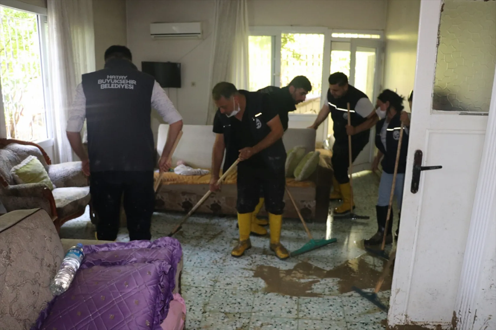 Sağanak yağış birçok ilde hayatı felç etti