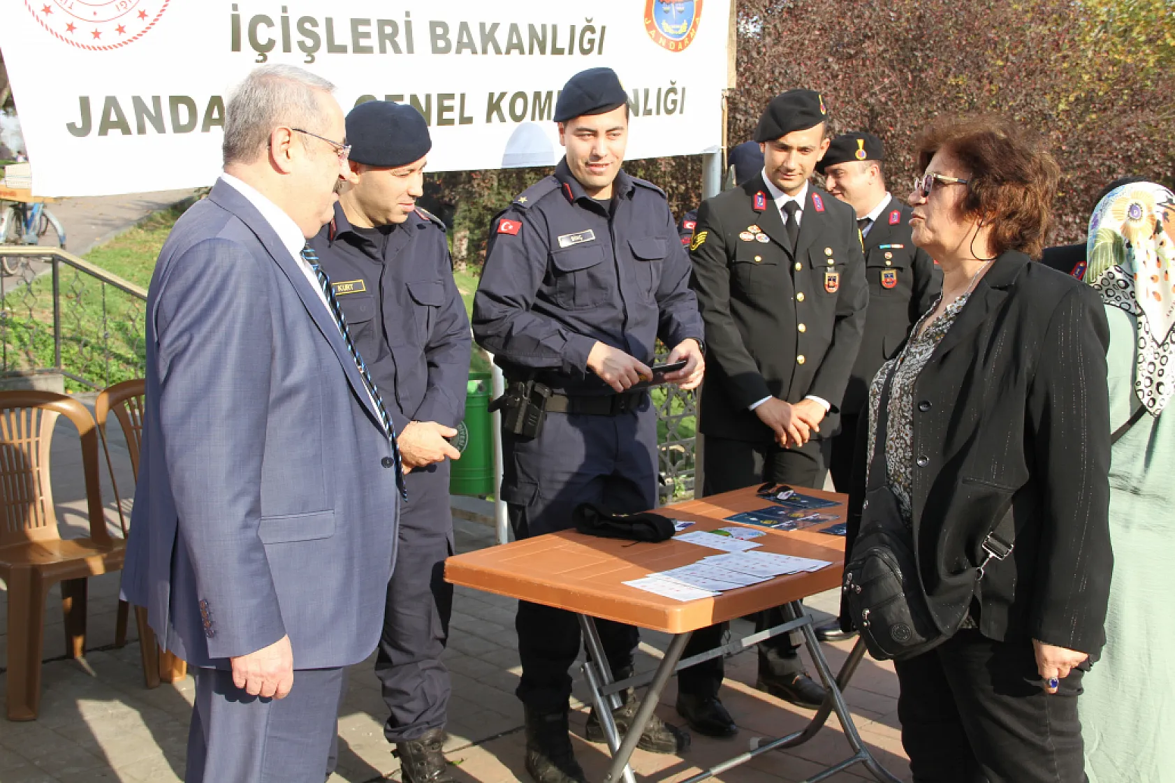 Ekipler, Vatandaşlara KADES'i tanıttı