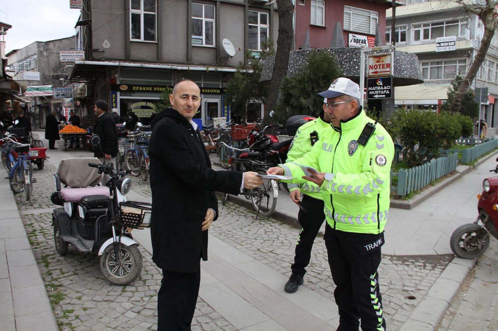 Çarşamba'da dolandırıcılara karşı broşür dağıtımı
