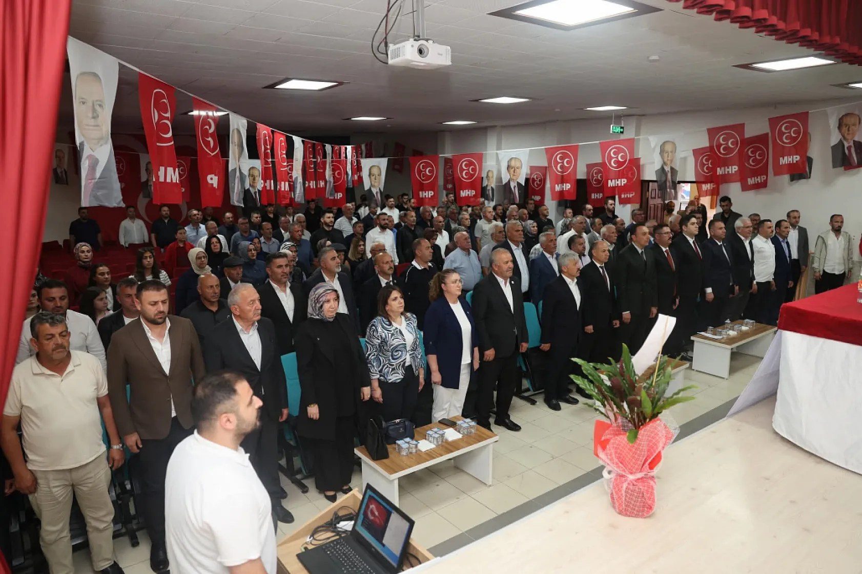 MHP Reşadiye'de Batuhan Kargılı ilçe başkanı seçildi