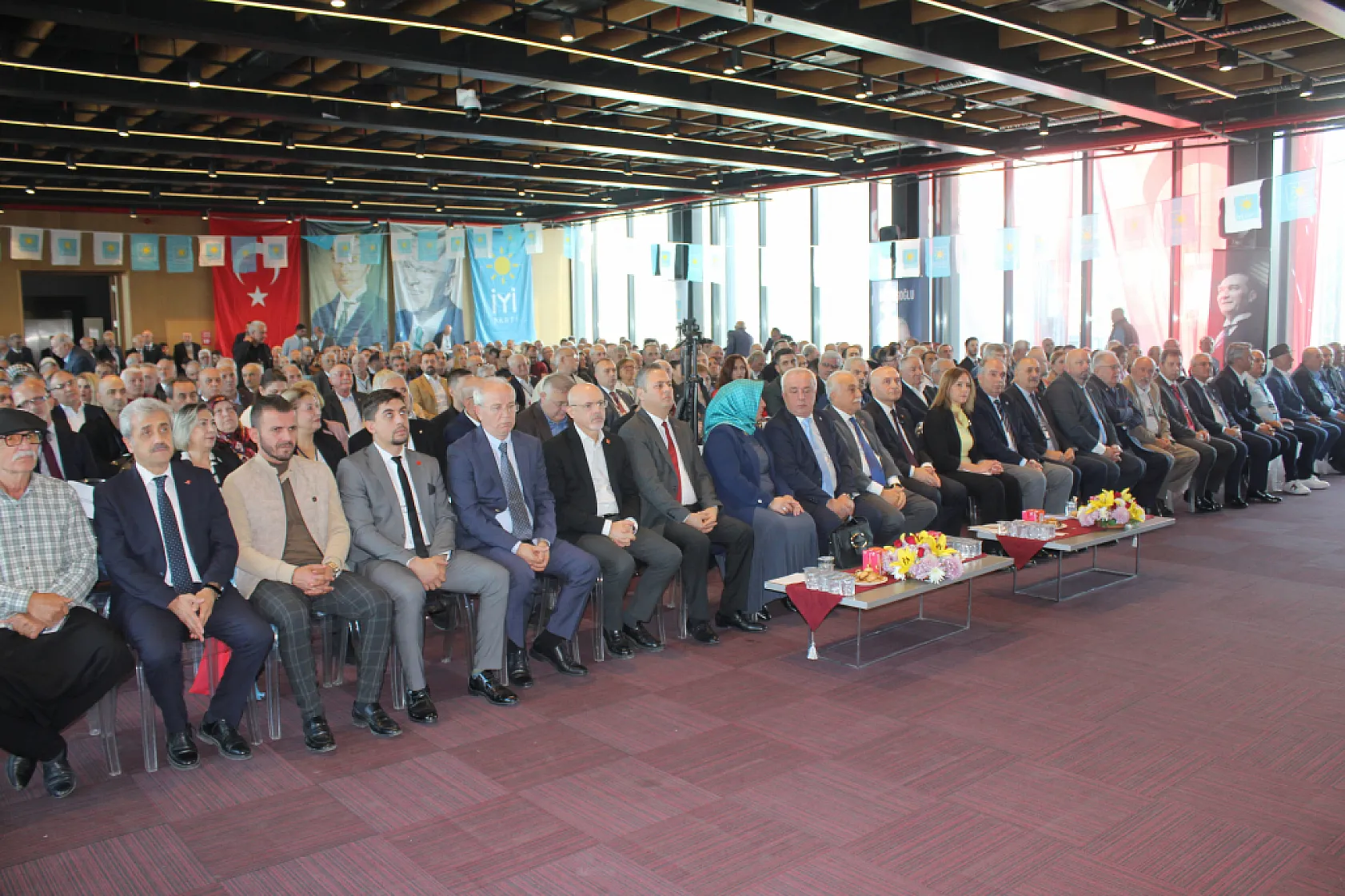 İYİ Parti başkanını seçiyor