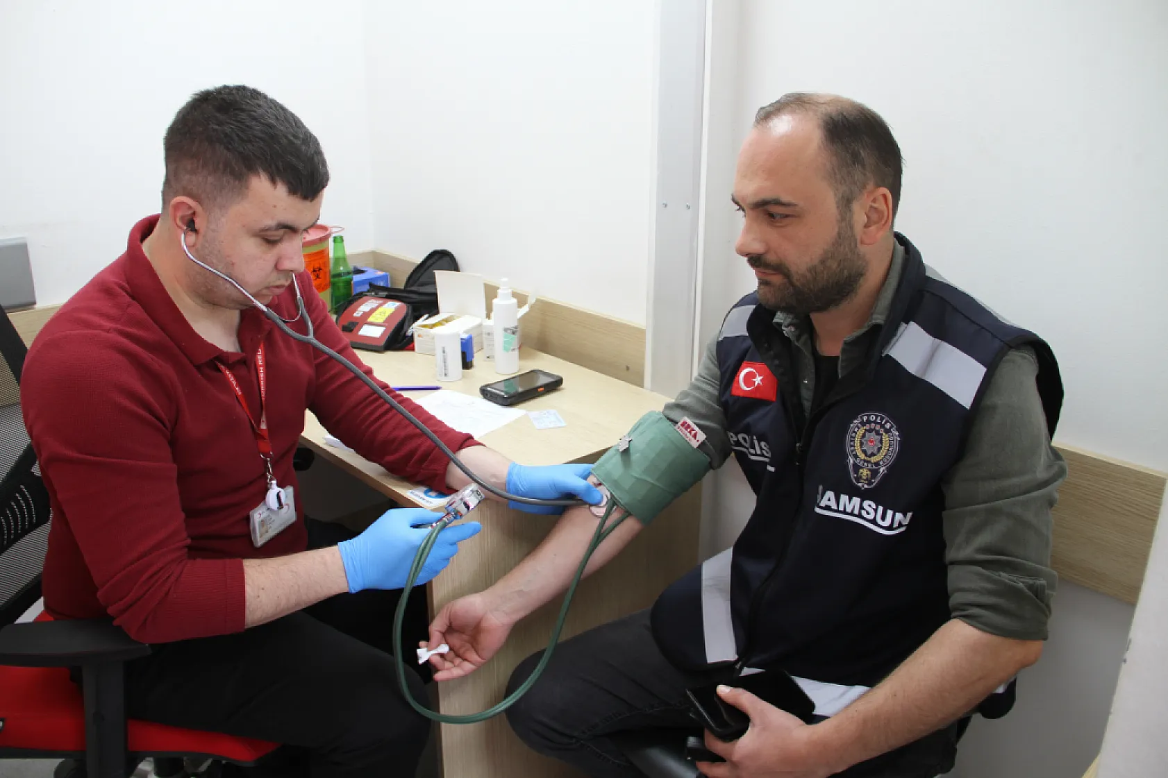 Polislerden Kızılay'a 'can' bağışı!
