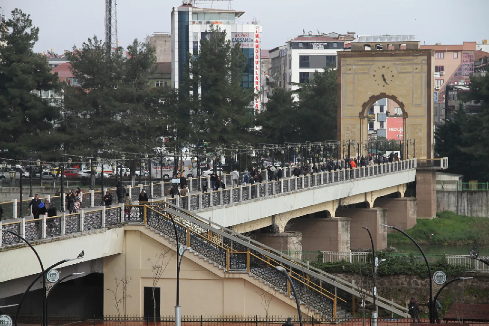 Bayram bitti: Çarşamba'da yoğunluk bitmedi!