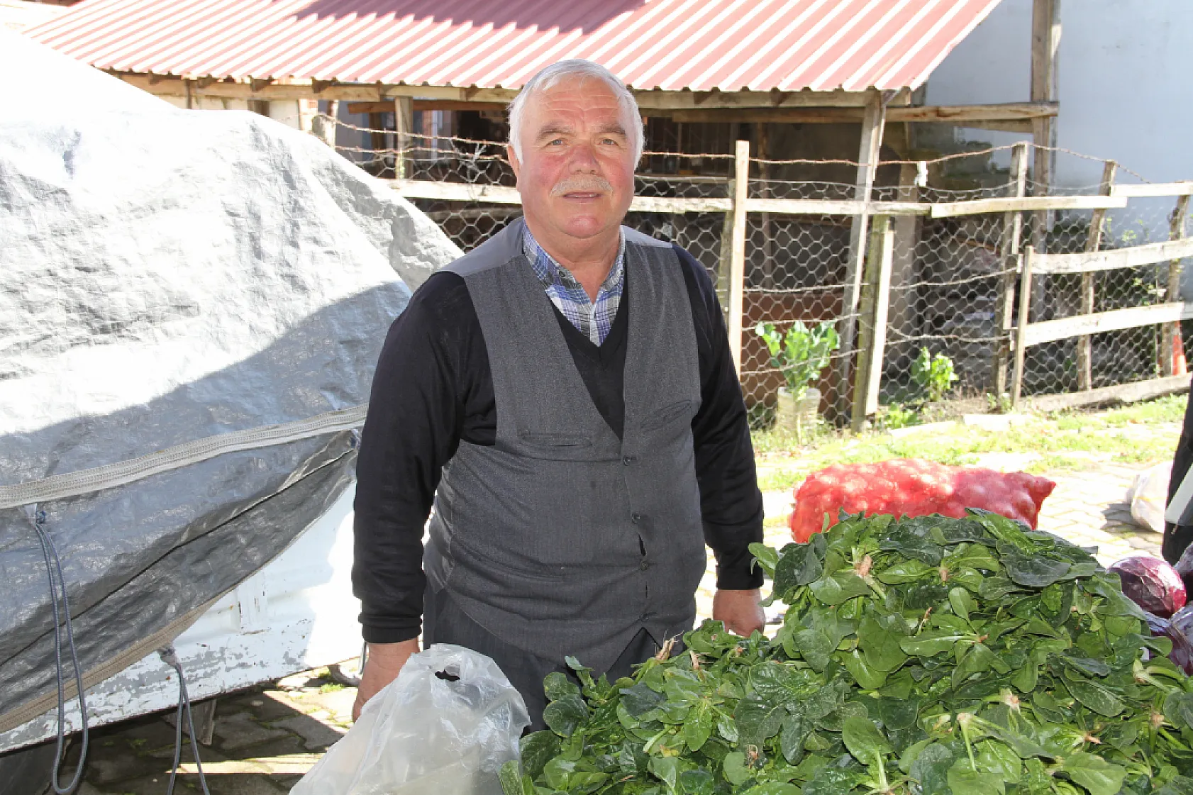 Dikbıyık Cuma Pazarı'nda fiyatlar cep yakıyor