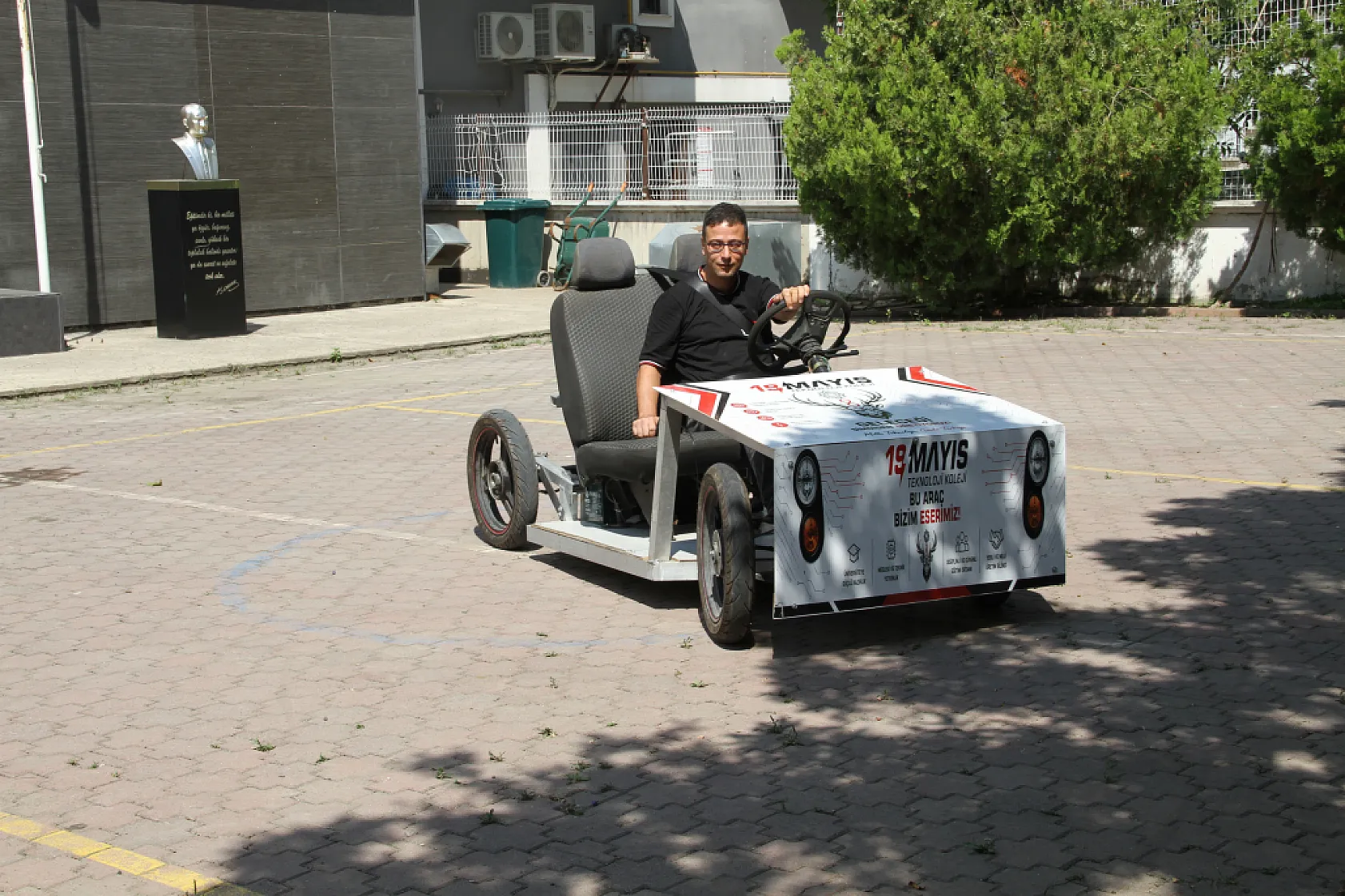 Samsun Çarşamba'da öğrenciler hurda malzemelerden elektrikli araç üretti