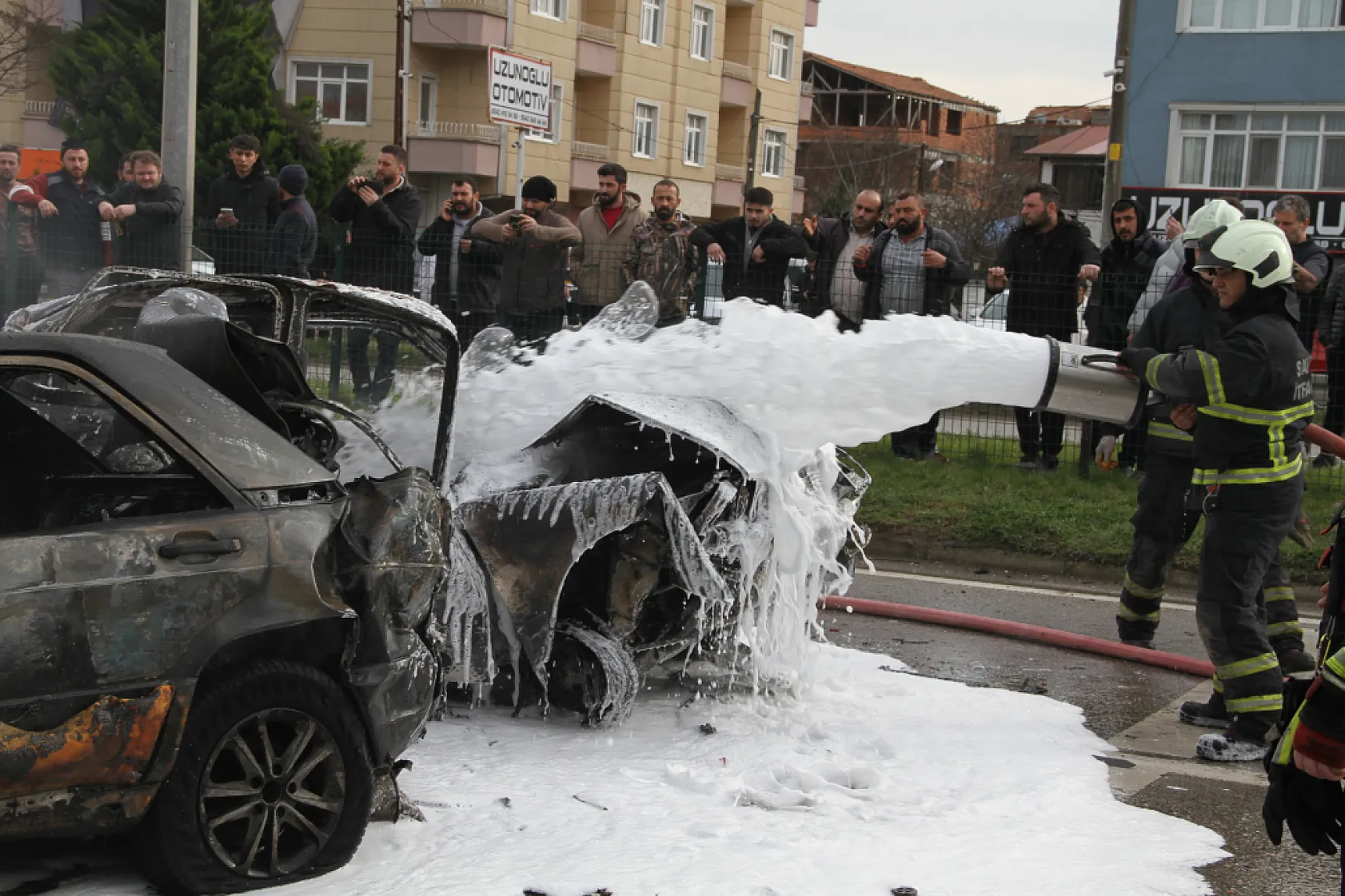 Çarşamba'da 6 araçlı zincirleme kaza: 3 araç yandı, 4 yaralı