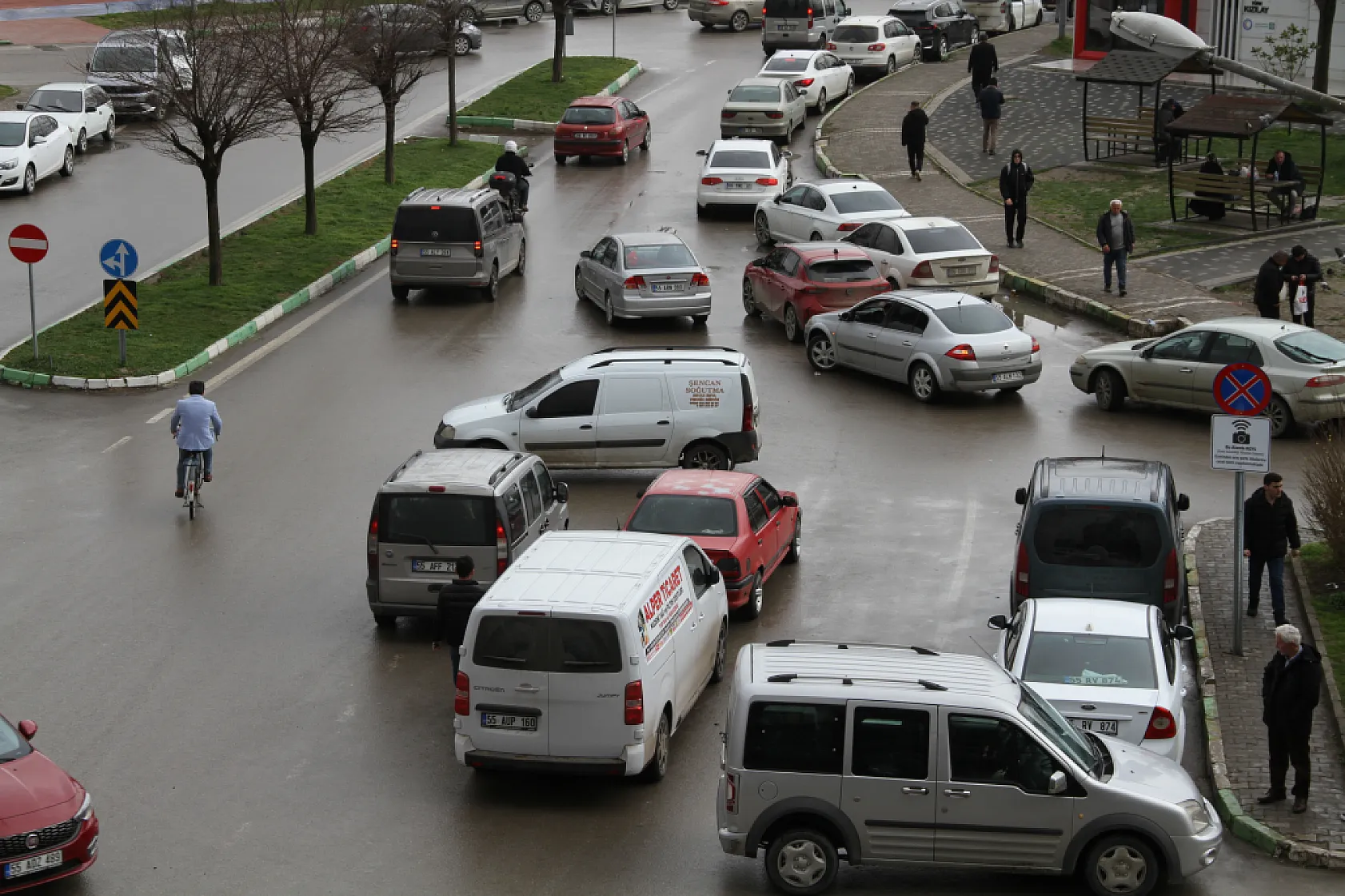Bayram bitti: Çarşamba'da yoğunluk bitmedi!