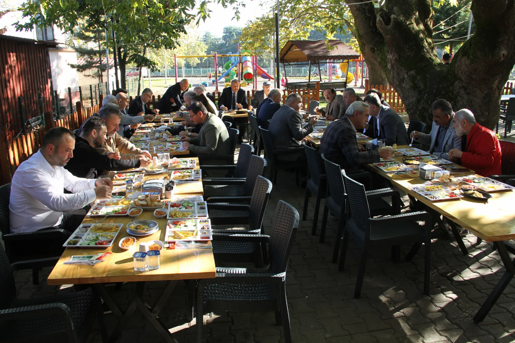Salıpazarı'nda düzenlenen kahvaltı programında ilçelerin sorunları konuşuldu