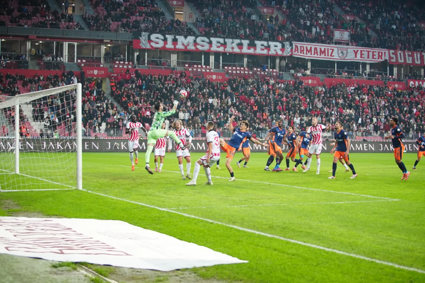 Samsunspor Evinde Başakşehir'e Boyun Eğdi: 0-2