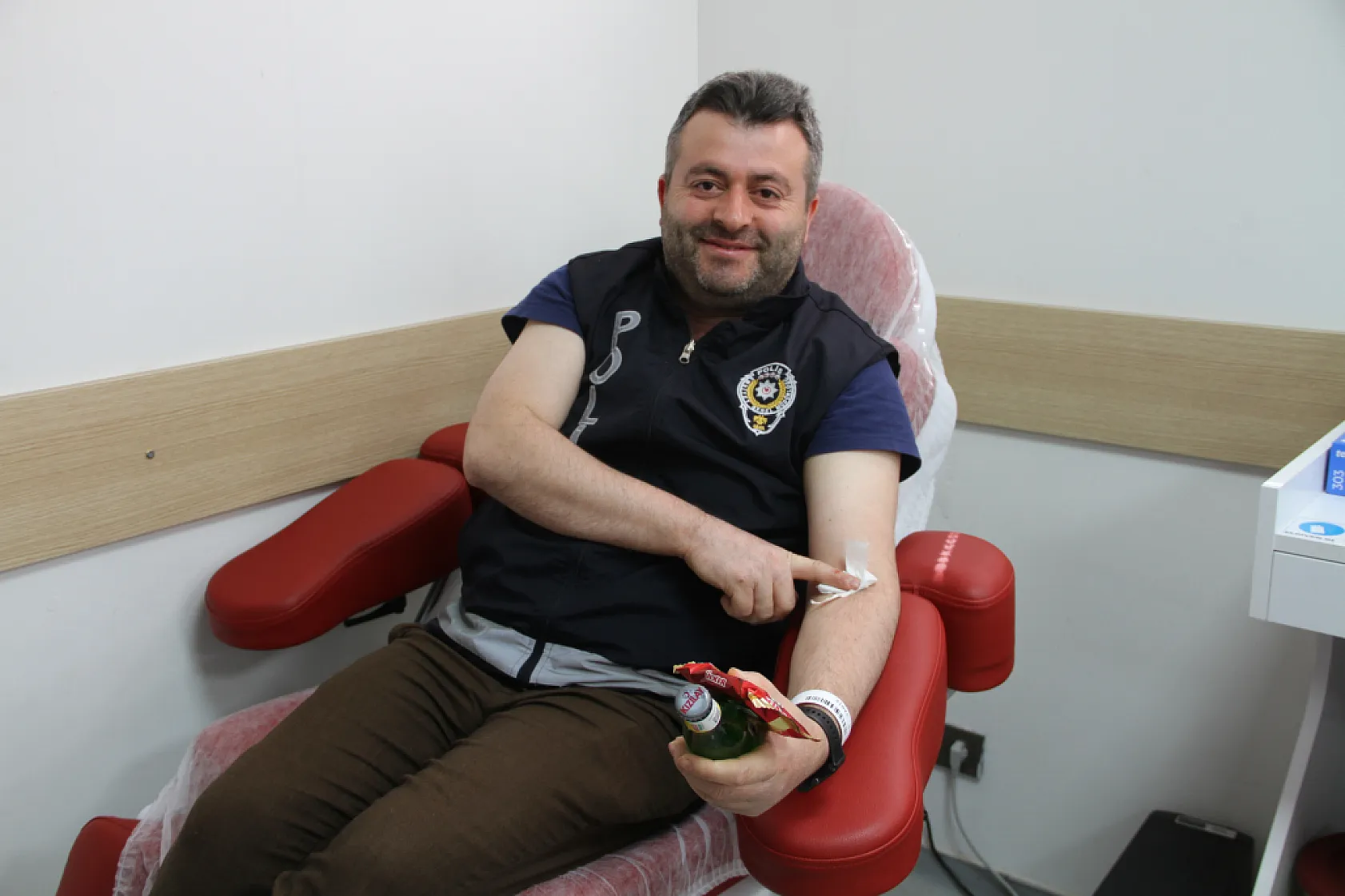 Polislerden Kızılay'a 'can' bağışı!