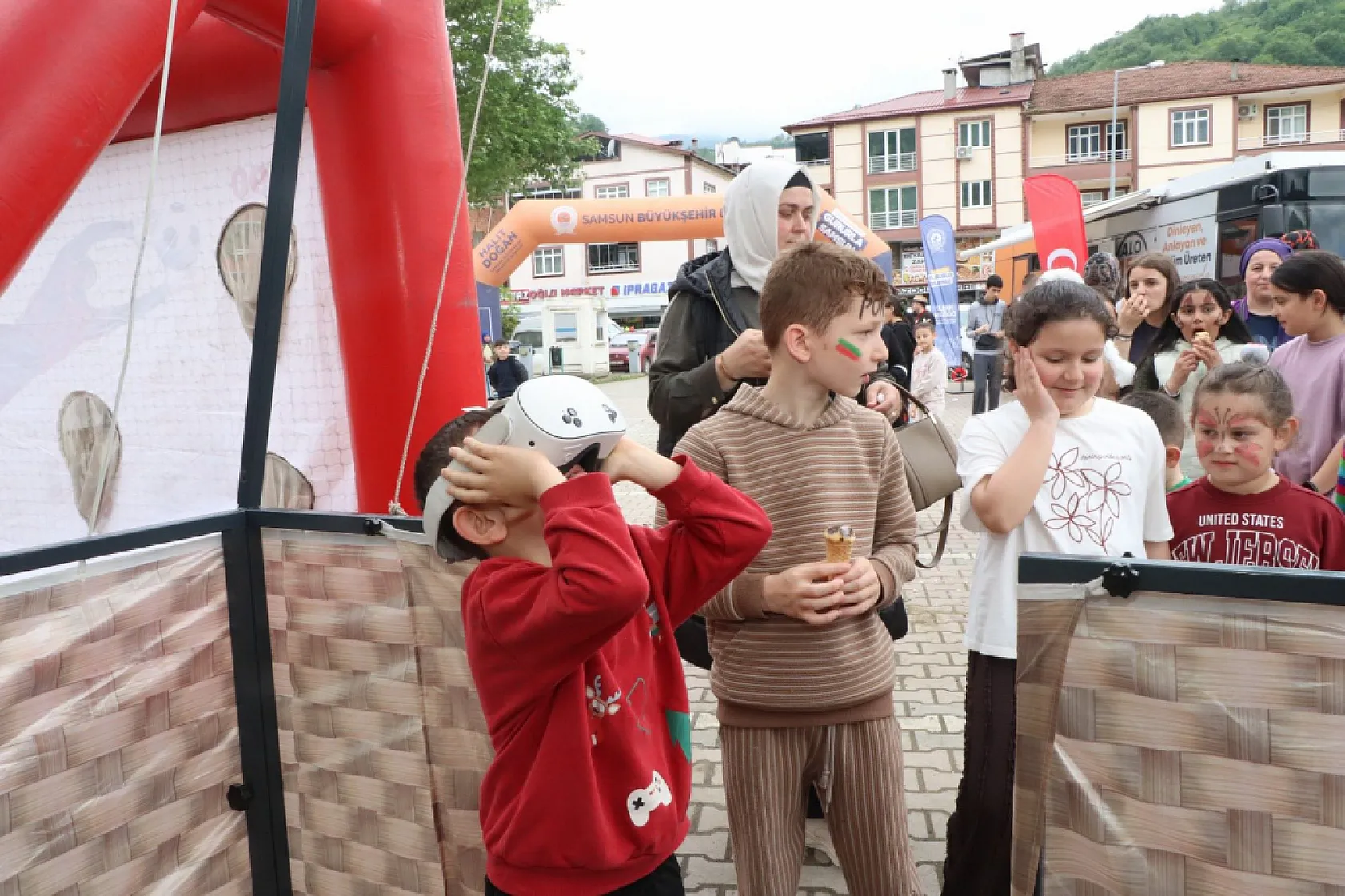 Ayvacık'ta Çocuk Şenliği coşkusu