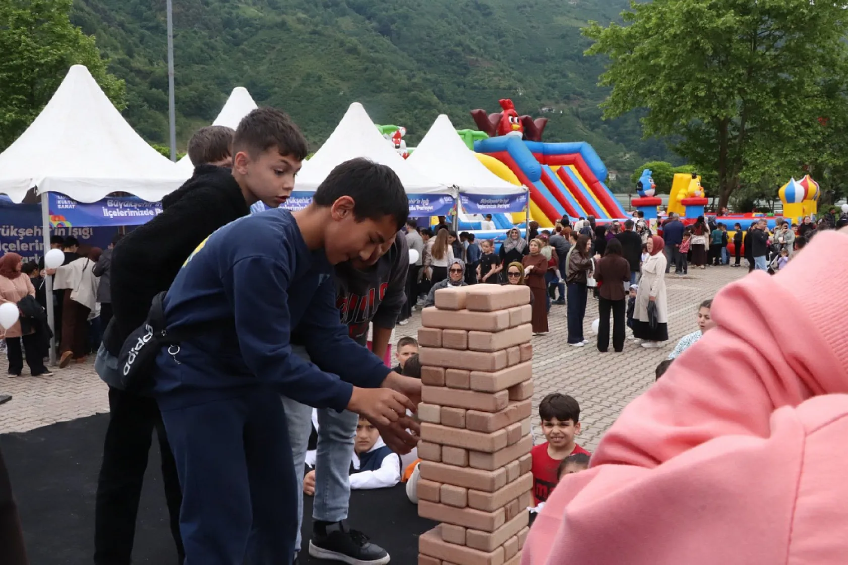 Ayvacık'ta Çocuk Şenliği coşkusu