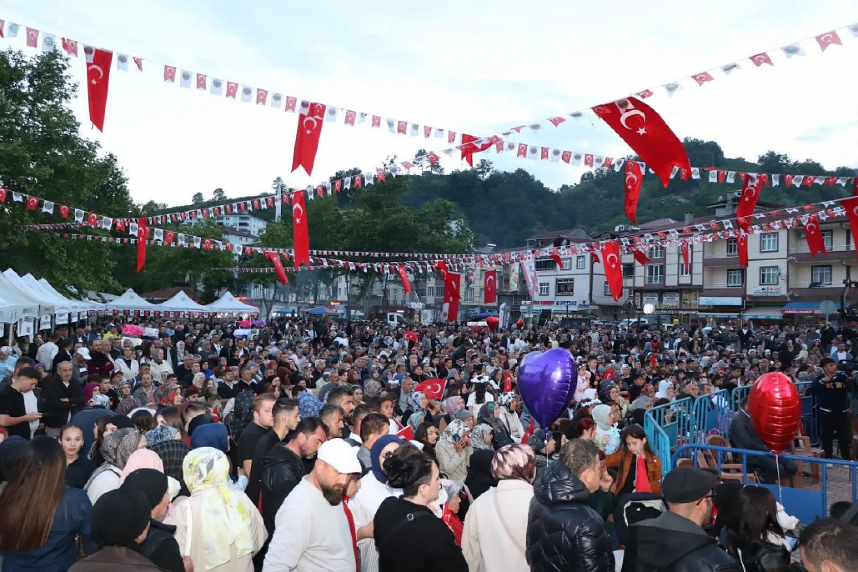 Kağıt ve Yıldızdoğan büyüledi