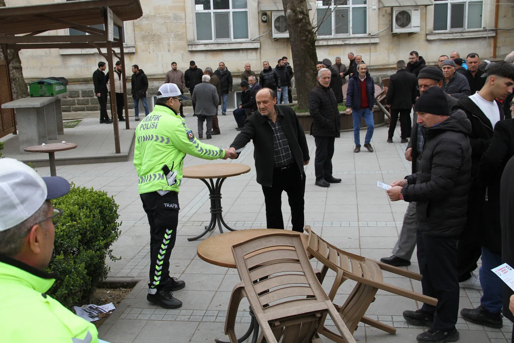 Çarşamba'da dolandırıcılara karşı broşür dağıtımı
