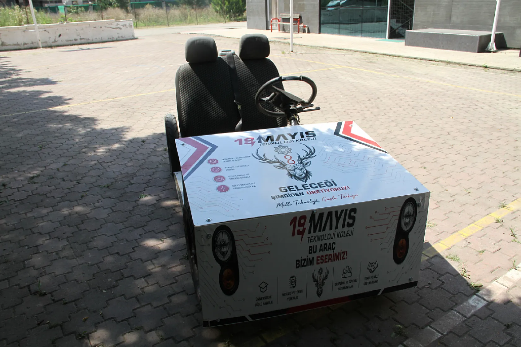 Samsun Çarşamba'da öğrenciler hurda malzemelerden elektrikli araç üretti