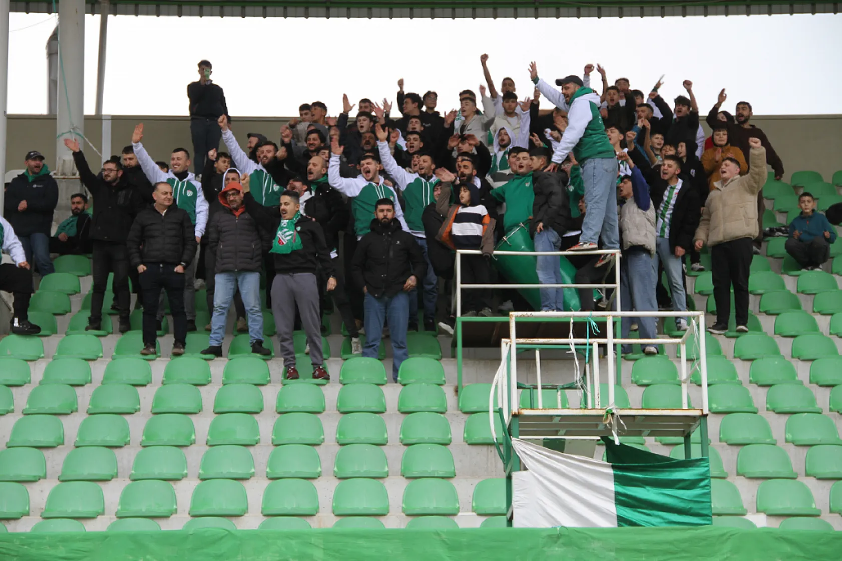 Çarşambaspor farklı kazandı, liderliğe yükseldi